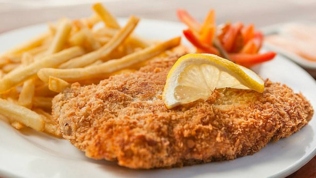 Este plato ya forma parte del ADN gastronómico argentino y cada restaurante intenta innovar en los empanados y los toppings.