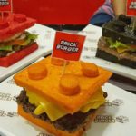 ¡Sólo para fanáticos! El restaurante que sirve hamburguesas en panes con forma de ladrillos Lego