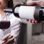 Por qué el vino cuesta tan caro en la mayoría de los restaurantes