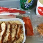¡Insólito! Un restaurant se especializa en ofrecer comida de avión