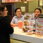 Estudiantes y comidas rápidas: el estrés durante los exámenes aumenta las ganas de comer fast food