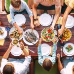 ¿Desde cuándo usamos la mesa para comer?