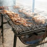 Prohíben cocinar asado y pollos en la calle