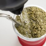 La ANMAT prohibió una conocida marca de termos y otra de yerba mate