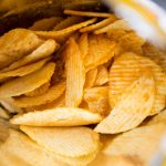 Papas fritas de bolsa: así nació el snack salado más popular