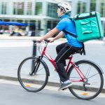 Delivery en tiempos de cuarentena: un negocio que lucha contra la cocina casera