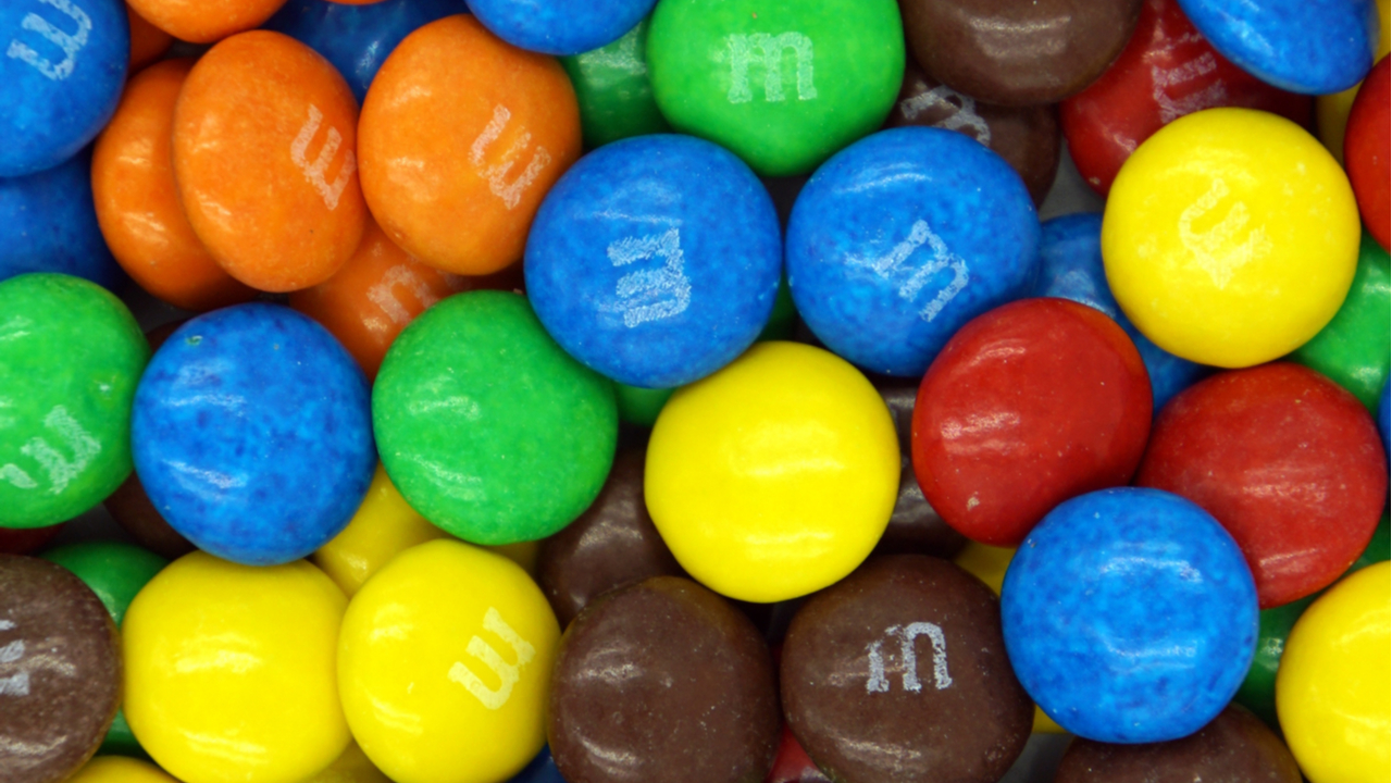 Conservadores americanos criticam mascote 'lésbica' de M&M's