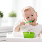 Dejar que los niños elijan la cantidad de comida que quieren comer: el secreto para evitar que luego sean obesos