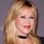 Melanie Griffith, otra de las celebridades que reparte comida para ayudar a los más necesitados