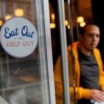 El gobierno británico paga la mitad de la cuenta de los clientes en los restaurants para ayudar a la reactivación de la gastronomía