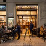 Mesas al aire libre: así fue el primer día de reapertura de bares y restaurants en Buenos Aires