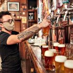 Dueños de bares porteños piden a Alberto Fernández que les permita abrir los salones al 50%