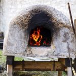 Elogio del horno de barro: historia, tips y todo lo que hay que saber de un gran amigo de la cocina