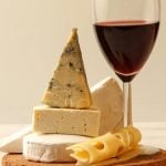 El vino y el queso, tus aliados para evitar el deterioro cognitivo por la edad
