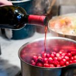 Tips para elegir el vino indicado para cocinar carnes y salsas