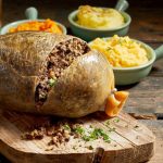 Haggis, el plato imposible: historia del picadillo de órganos de oveja que es tradición en Escocia
