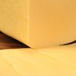 La ANMAT prohibió dos quesos por dudas sobre su origen