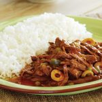 Las sobras de comida nunca se tiran: ropa vieja, la cocina del reciclaje