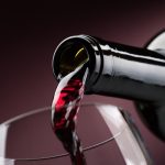 Un nuevo estudio sostiene que un componente presente en el vino podría inhibir el covid