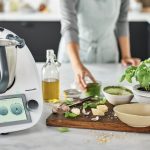 El robot que revolucionó la cocina cumple 50 años: la historia detrás del utensilio que cambió la manera de comer