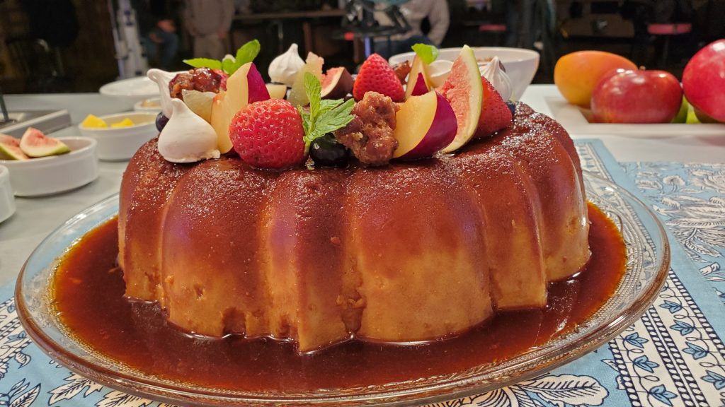 Budín de pan (con medialunas) y frutas de estación Cucinare