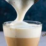 Café con espuma: tips para lograr una bebida idéntica a la de tu bar favorito