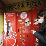 Instalan la primera máquina expendedora de pizzas: están listas en 3 minutos