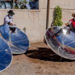 Cocinar con energía solar, el método que utiliza un restaurant para no dañar al medio ambiente