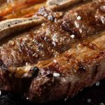 Asado de tira: la historia pocas veces contada del corte de carne vacuna más popular de la Argentina