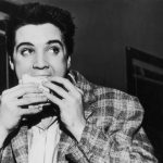 El día que Elvis Presley viajó en avión privado y gastó 16 mil dólares para comer un sándwich hipercalórico