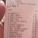 Gastó 5 mil dólares en una hamburguesería, se quejó del costo del servicio de mesa, no dejó propina y lo escracharon en redes sociales