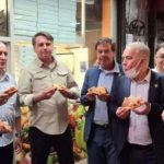 Jair Bolsonaro tuvo que comer pizza en la vereda en Nueva York por no estar vacunado