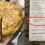 Denunció que le cobraron un extra por pedir una tortilla sin cebolla: era el dueño del restaurant