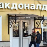 McDonald’s cierra sus locales en Rusia y los últimos combos alcanzan precios récord en el mercado negro