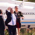 Salmón, lomo, Nespresso y champagne, los pedidos del avión presidencial