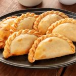 Empanadas argentinas: los ingredientes más controversiales de un clásico