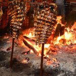 Asado al asador, una costumbre que sobrevive: dónde comer la mejor carne a la cruz