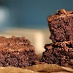 Llevó brownies de marihuana al trabajo y terminó intoxicando a todos