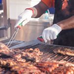 La reacción de dos turistas al descubrir lo barato que pagaron en una parrilla porteña: “Llegó la cuenta y no lo podíamos creer”