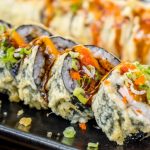Sushi sin salmón: los dos rolls que inventaron para reemplazar la falta de pescado importado