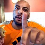 Un youtuber amenazó a un bar con cobrarle por no dejarlo comer gratis: “Les va a llegar una factura”