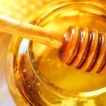 La ANMAT prohibió la venta de dos marcas de miel y una de tomate triturado