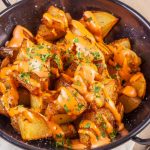 Papas bravas, la singular historia de un infaltable en los tapeos de todo el mundo