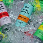 Hard seltzer, la bebida baja en alcohol y calorías que aman las nuevas generaciones