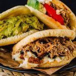 Arepas: 6 recomendaciones para probar el emblema de la cocina venezolana en la Argentina