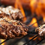 Creó la hamburguesa de pan dulce y estalló la polémica en las redes: “De postre, helado con lechón”