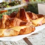 Croissants: dónde probar los mejores para festejar el día de una pieza clave de la panadería francesa