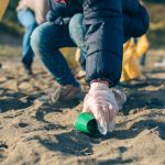 Hamburguesas de regalo para los que limpien las playas de la Costa Atlántica