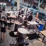 Salvaje ataque de dos hombres a una moza en un bar de Mendoza: todo quedó registrado por las cámaras de seguridad