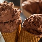 El restaurante que sirve el helado de chocolate en un inodoro